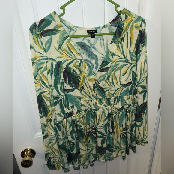 Torrid Textured Knit Surplice Puff Sleeve Babydoll Top - Picture 3 of 4